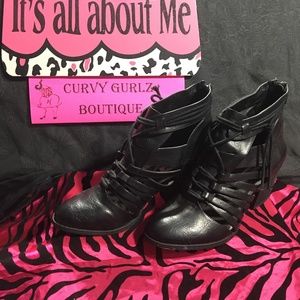Hot Rated Black Bootie Size 9